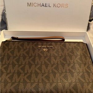 Michael Kors brown wristlet